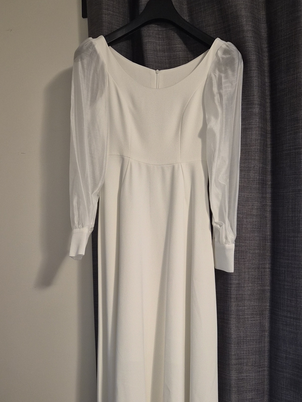 Elegant White Long-Sleeve Midi Dress
